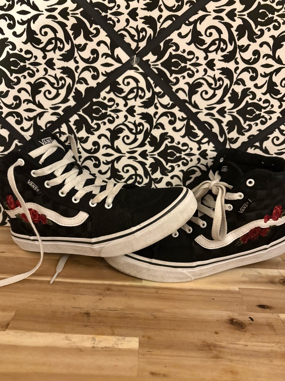 VANS Sk8-Hi Kids High Top Sneaker Floral Rose Embroidered Canvas US 4.5